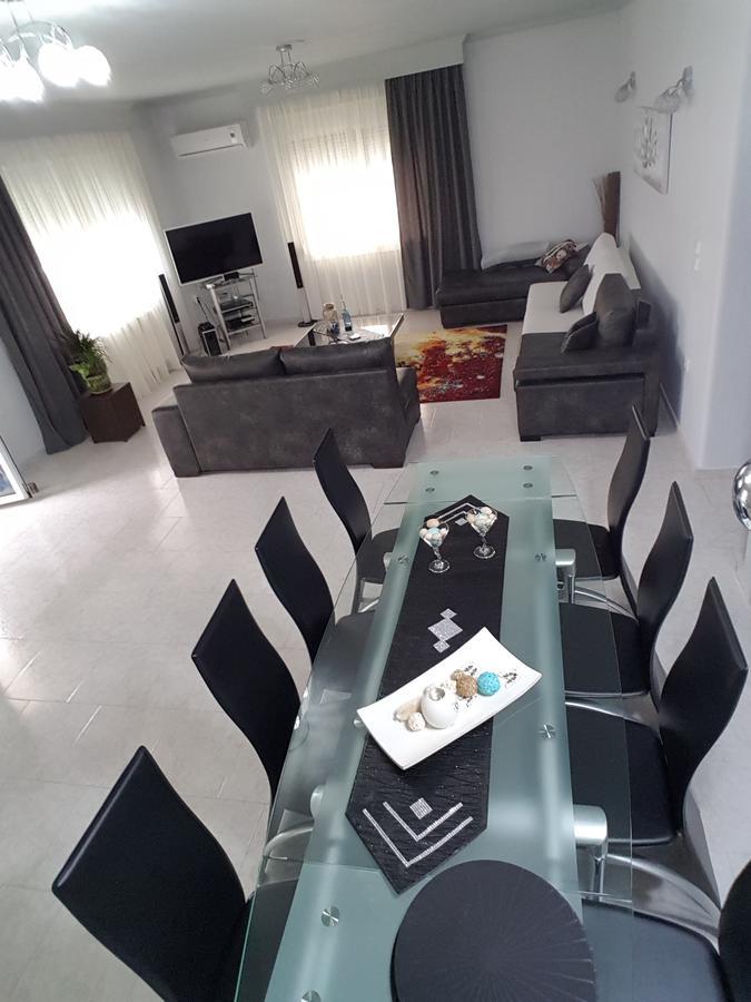 Bourlis Apartments Asproválta Eksteriør bilde